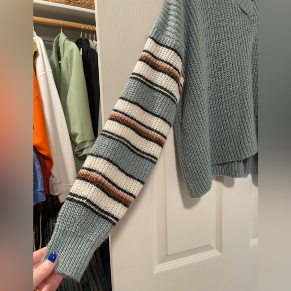 Pink Lily Blue Striped Crop Sweater Small - Picture 5 of 5